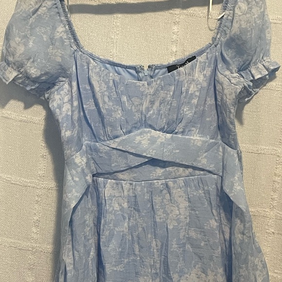 Francesca's Collections Blue and White Floral Dress - Picture 4 of 10